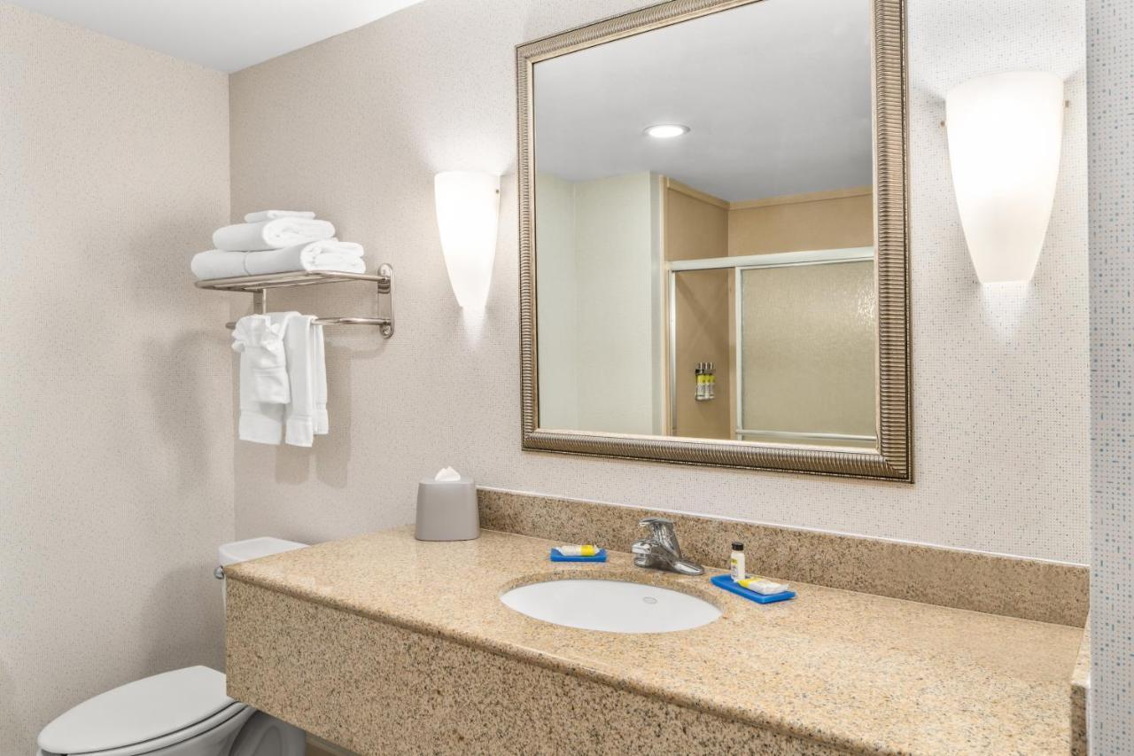 Holiday Inn Express & Suites Wilmington-Newark By Ihg Eksteriør billede