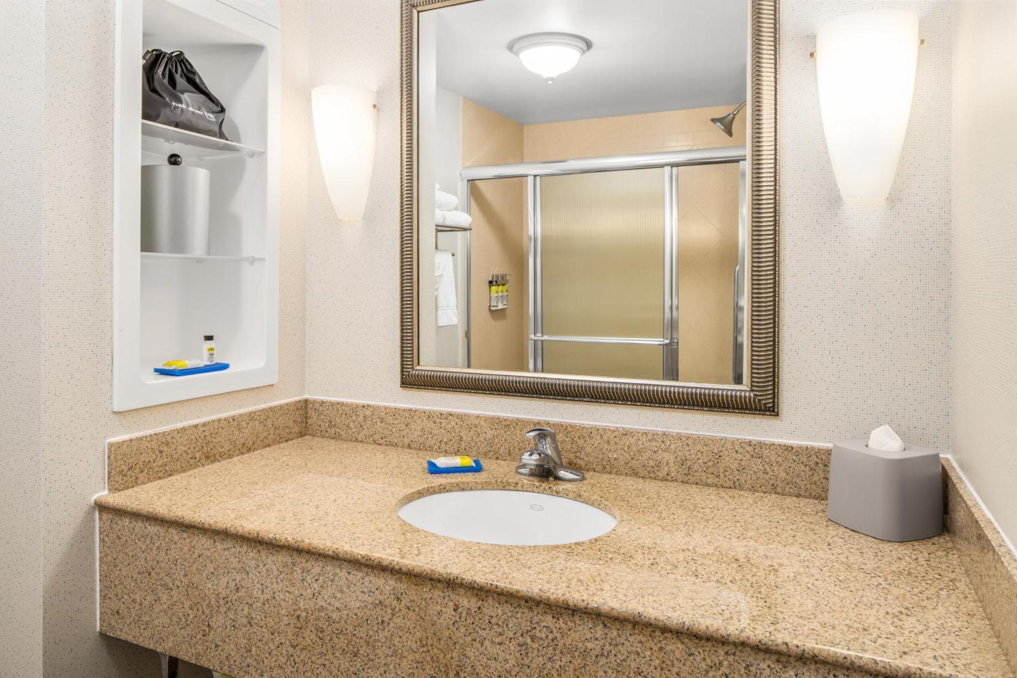 Holiday Inn Express & Suites Wilmington-Newark By Ihg Eksteriør billede